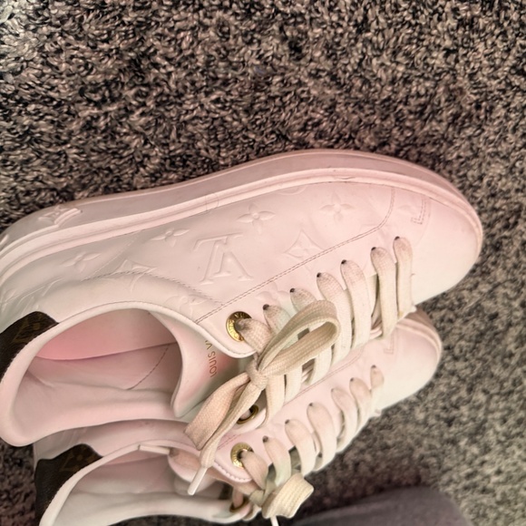 LV Shoes - Picture 14 of 16